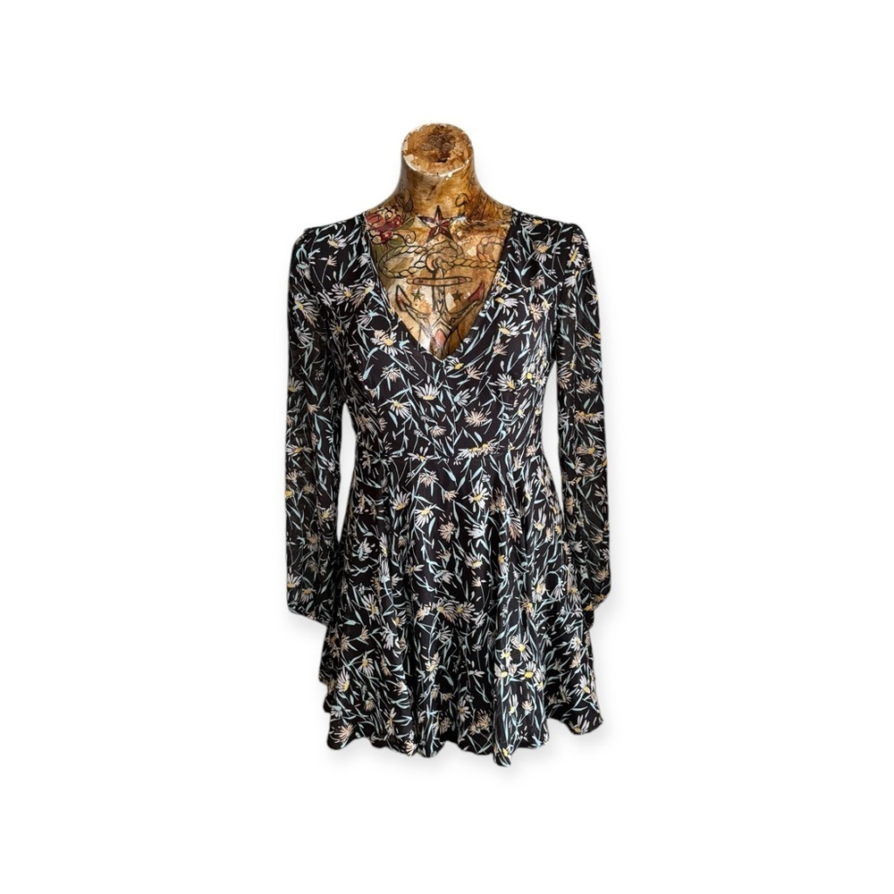 Kimchi Blue dress floral Sz 4 small mini long sleeve
